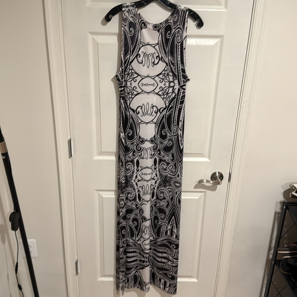 Black and White One World So cute on sundress. Size large - Picture 4 of 8